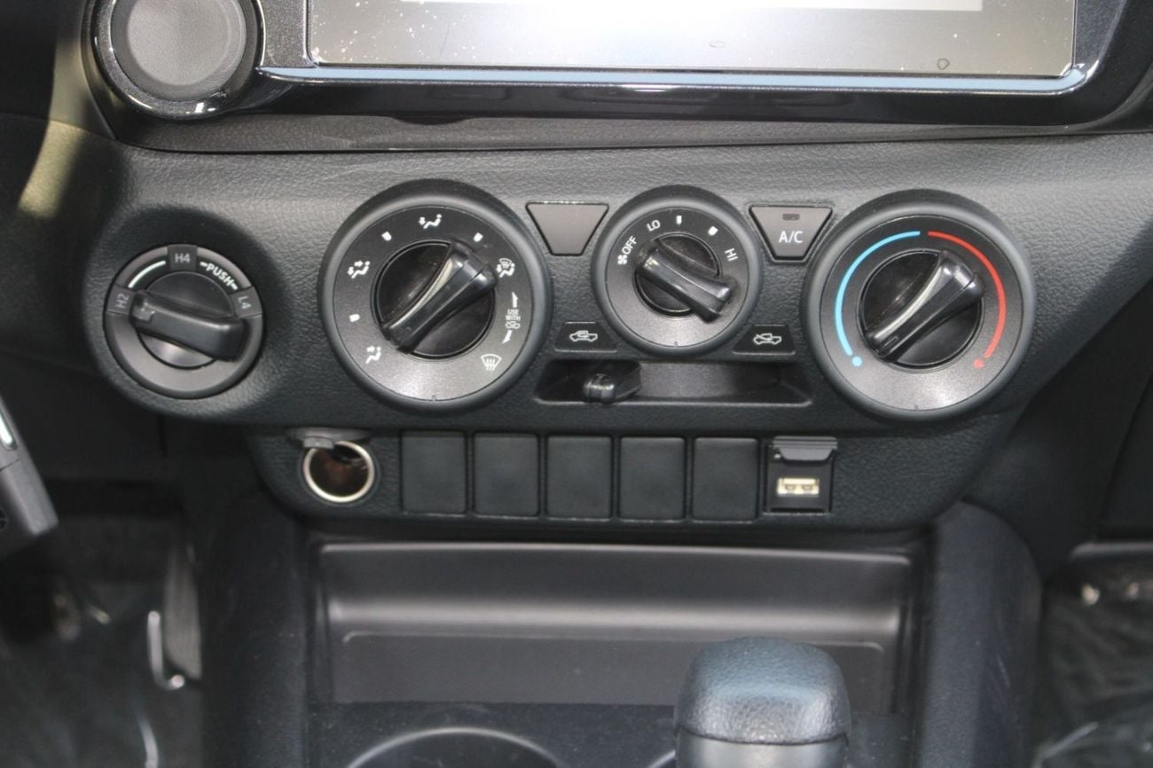 Toyota Hilux TOYOTA HILUX 2.7L PETROL DOUBLE CAB 4X4 COMFORT AUTO TOYOTA HILUX 2.7L PETROL DOUBLE CAB 4X4 AUTO