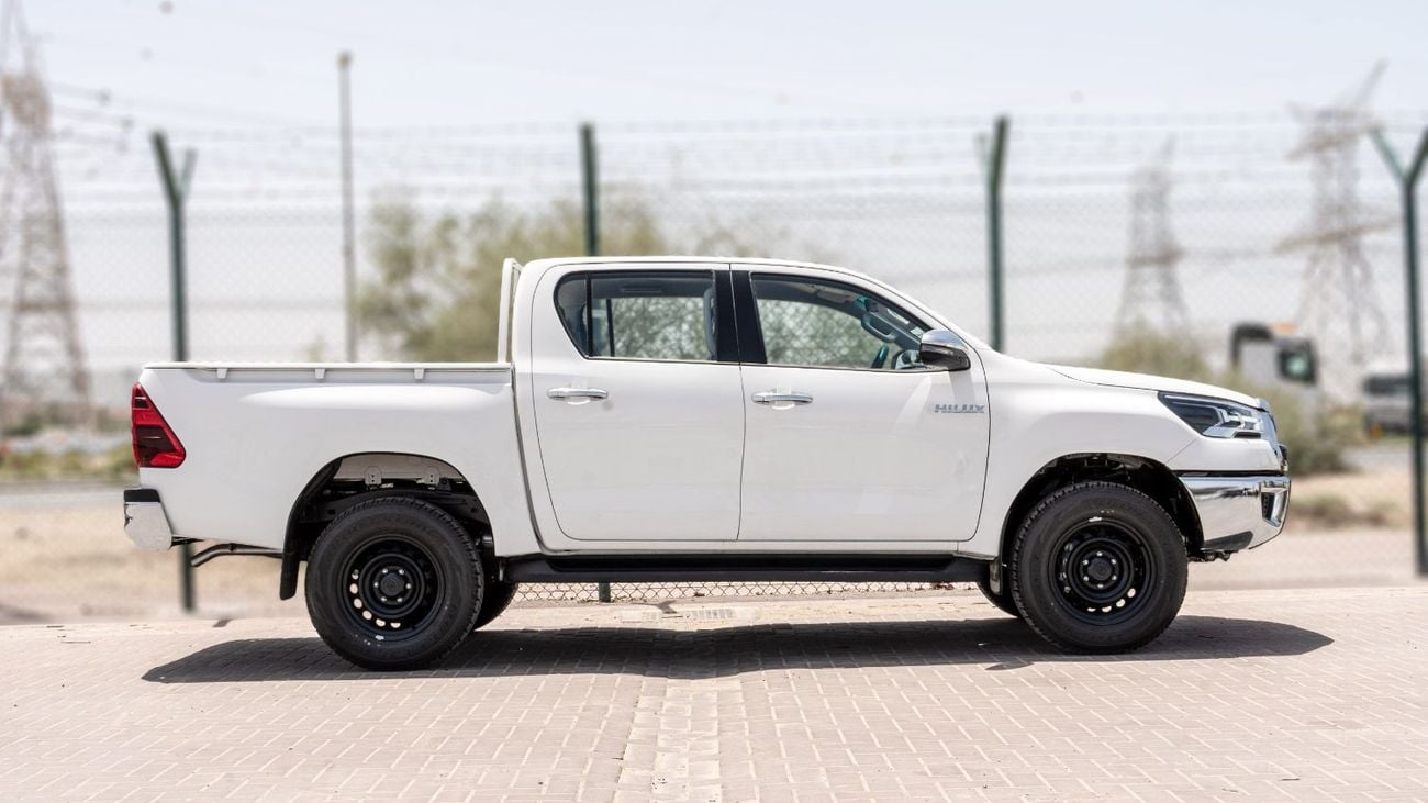 Toyota Hilux 2026 Toyota Hilux 2.4L MT Diesel DC (White-Black)