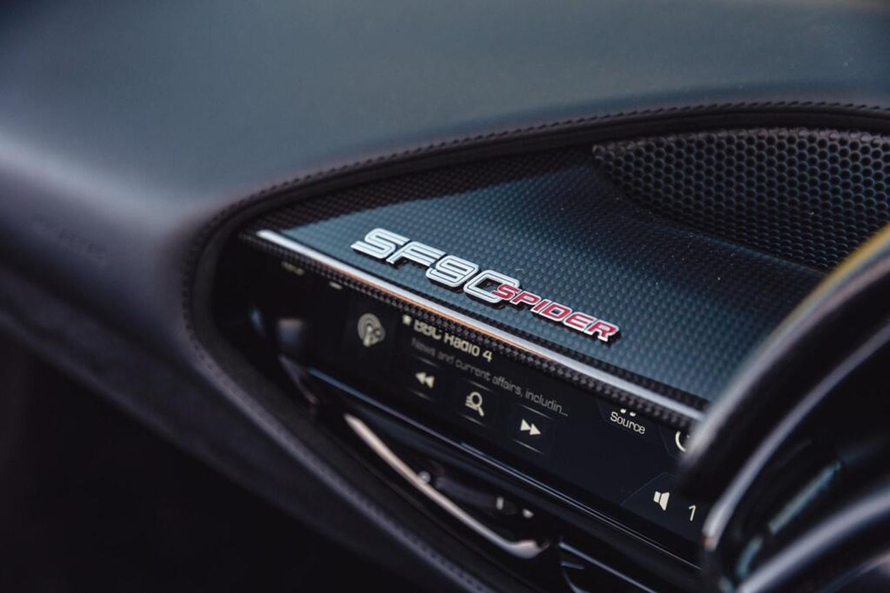 فيراري SF90 سبيدر 4.0T V8 7.9kWh F1 DCT 4WD Euro 6 (s/s) 2dr ( EXPORT ONLY)