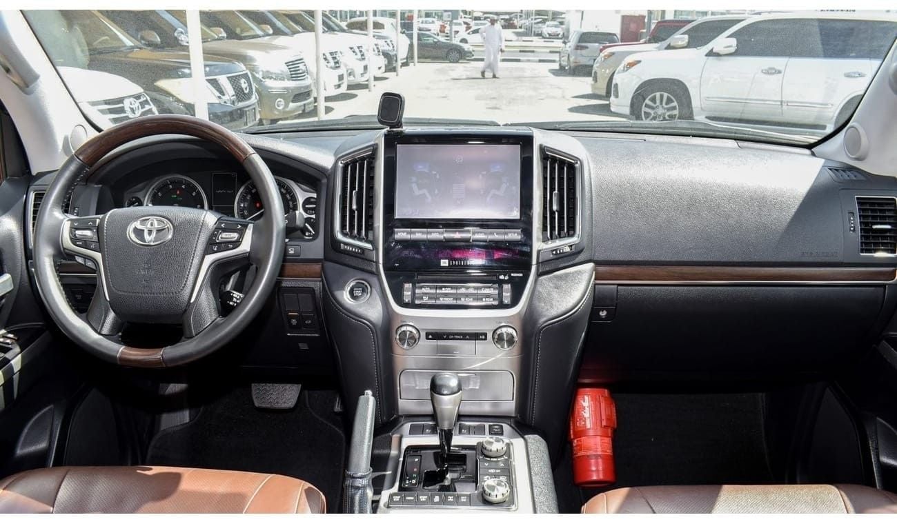 Toyota Land Cruiser VXR V8