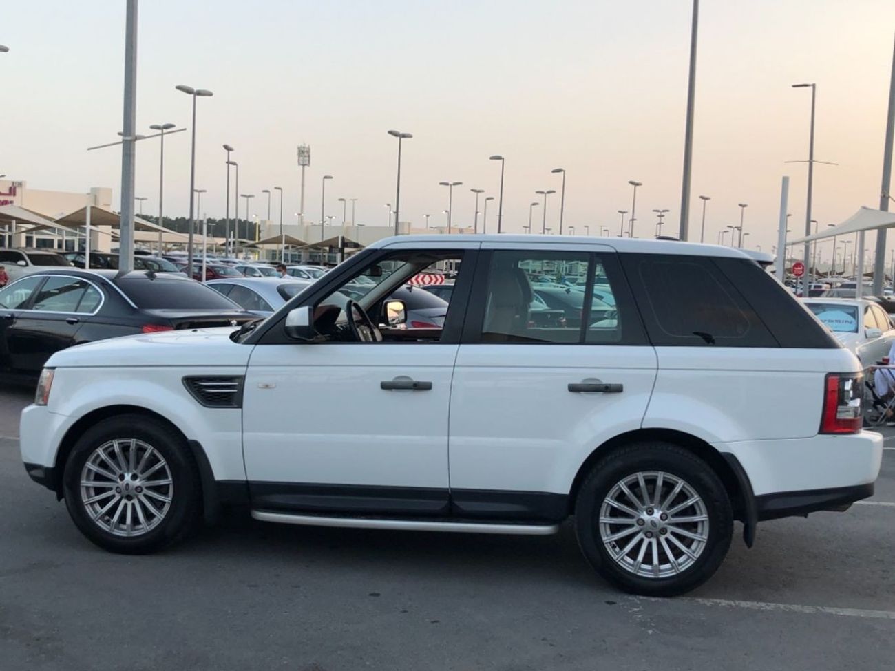 Land Rover Range Rover Sport Rang rover sport model 2011 GCC car prefect condition full option low mileage