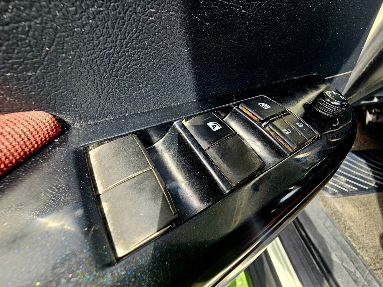 تويوتا هيلوكس SR5 PATROL/ AUTOMATIC/ AUTO WINDOWS/ WIDE BODY/ LOW MILEAGE