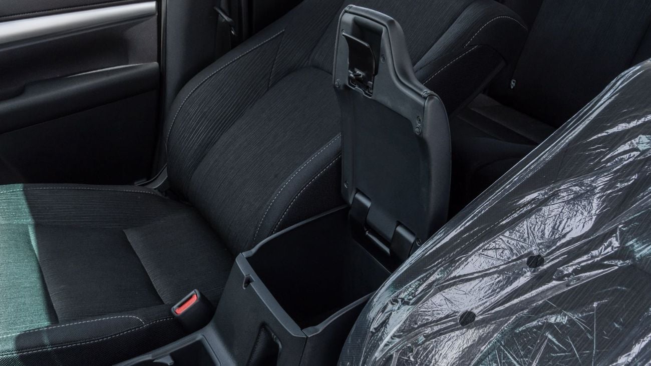 Toyota Hilux 2026 Toyota Hilux 2.4L MT Diesel DC (White-Black)