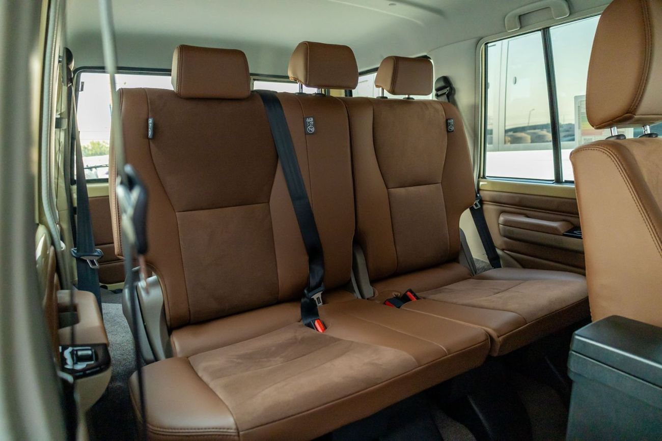 تويوتا لاند كروزر 70 2025 Toyota LC76 Hardtop 4.0L - Beige Inside Sadlle Tan | Export Only