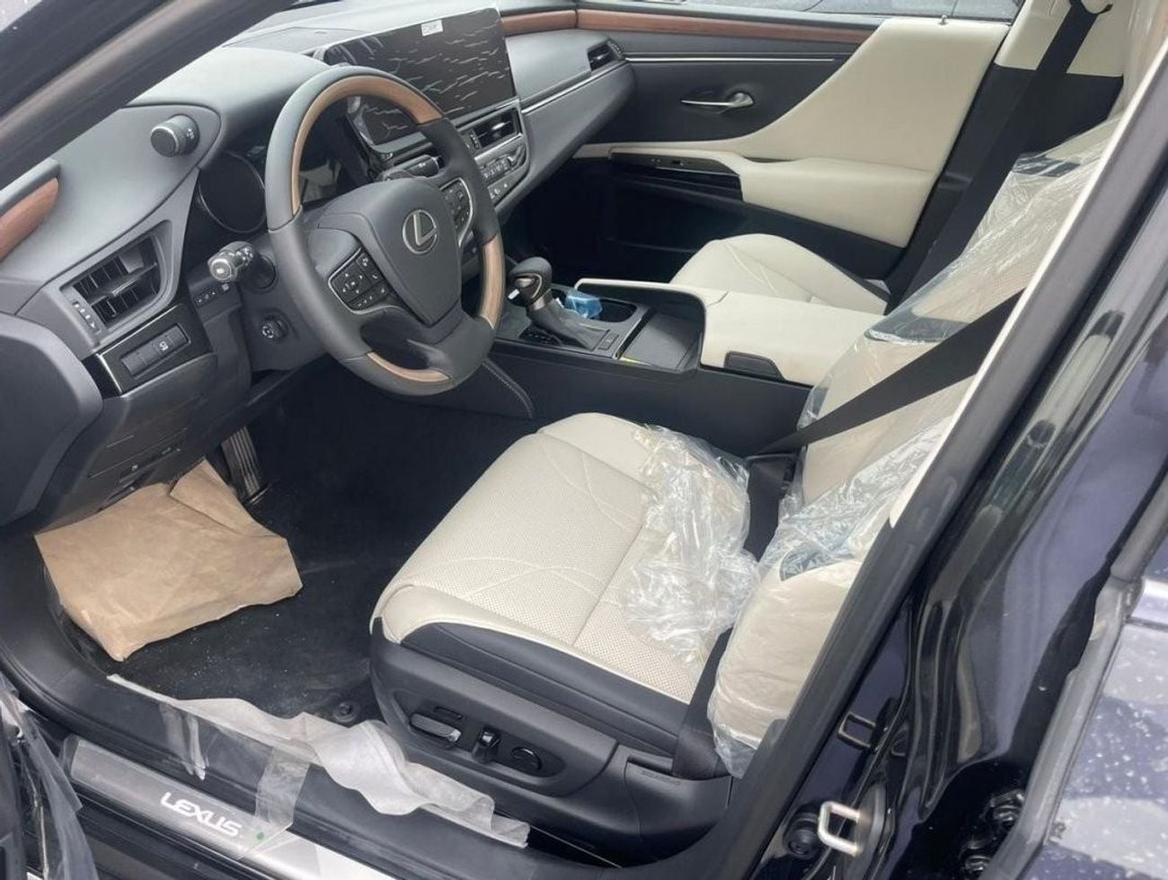 Lexus ES350 3.5 L PETROL V6 2025