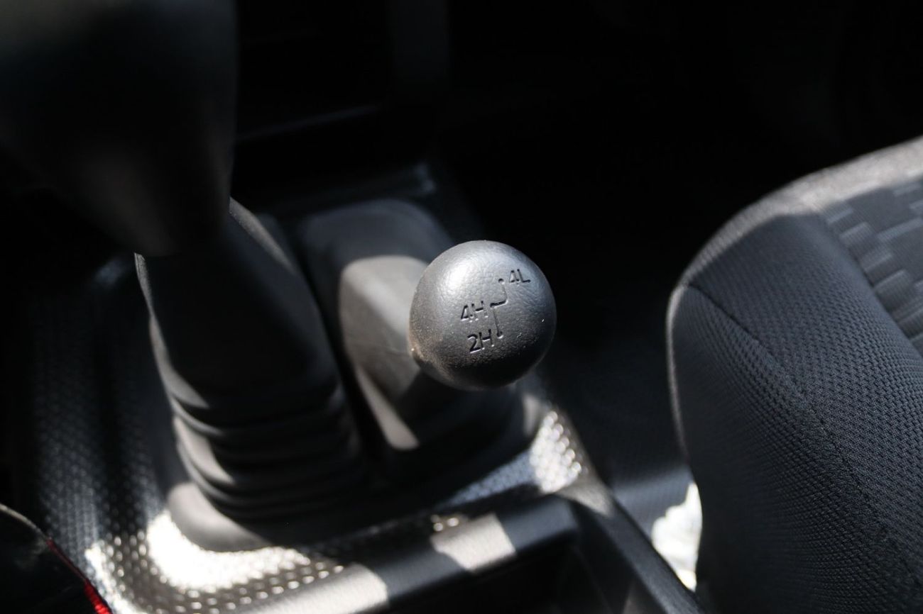 ميتسوبيشي L200 MITSUBISHI L200 4X4 M/T PETROL **EXPORT ONLY**التصدير فقط خارج الخليج***