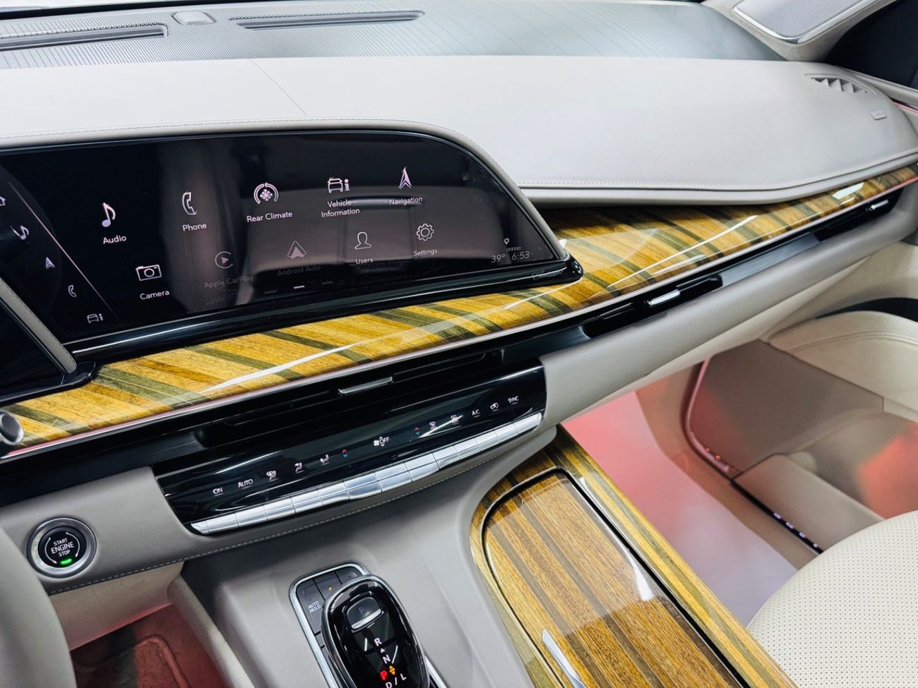 Cadillac Escalade Premium Luxury 6.2L 4WD