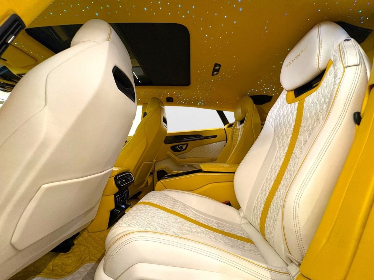 لامبورغيني اوروس STD AED 13,330 P.M | 0% DOWN PAYMENT | LAMBORGHINI URUS (VENATUS EVO S P900 KIT) | 4.0L TWIN-TURBO V