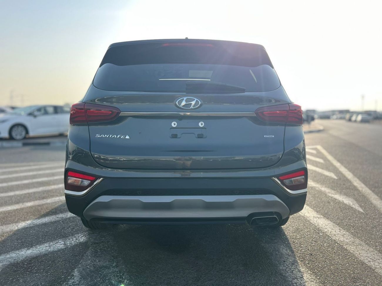 Hyundai Santa Fe 2020 Hyundai Santa Fe- Limited - 2.4L V4 - Full Option Panoramic View - Push Start - Leather and Ele