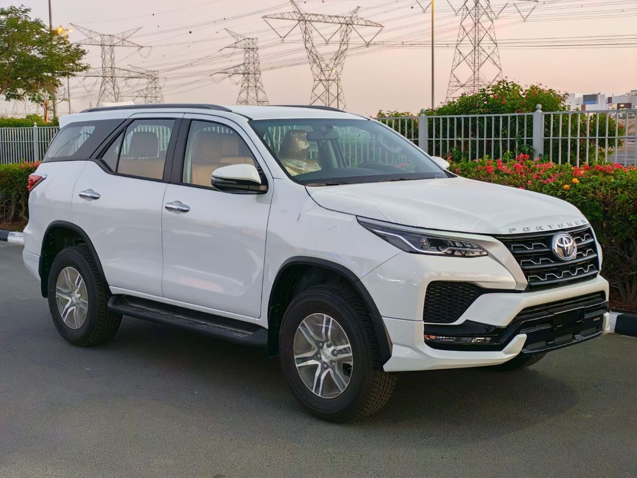 تويوتا فورتونر 2026 Toyota Fortuner SR5 7-Seater 2.7L 4-Cyl Petrol A/T 4x4 Only For Export