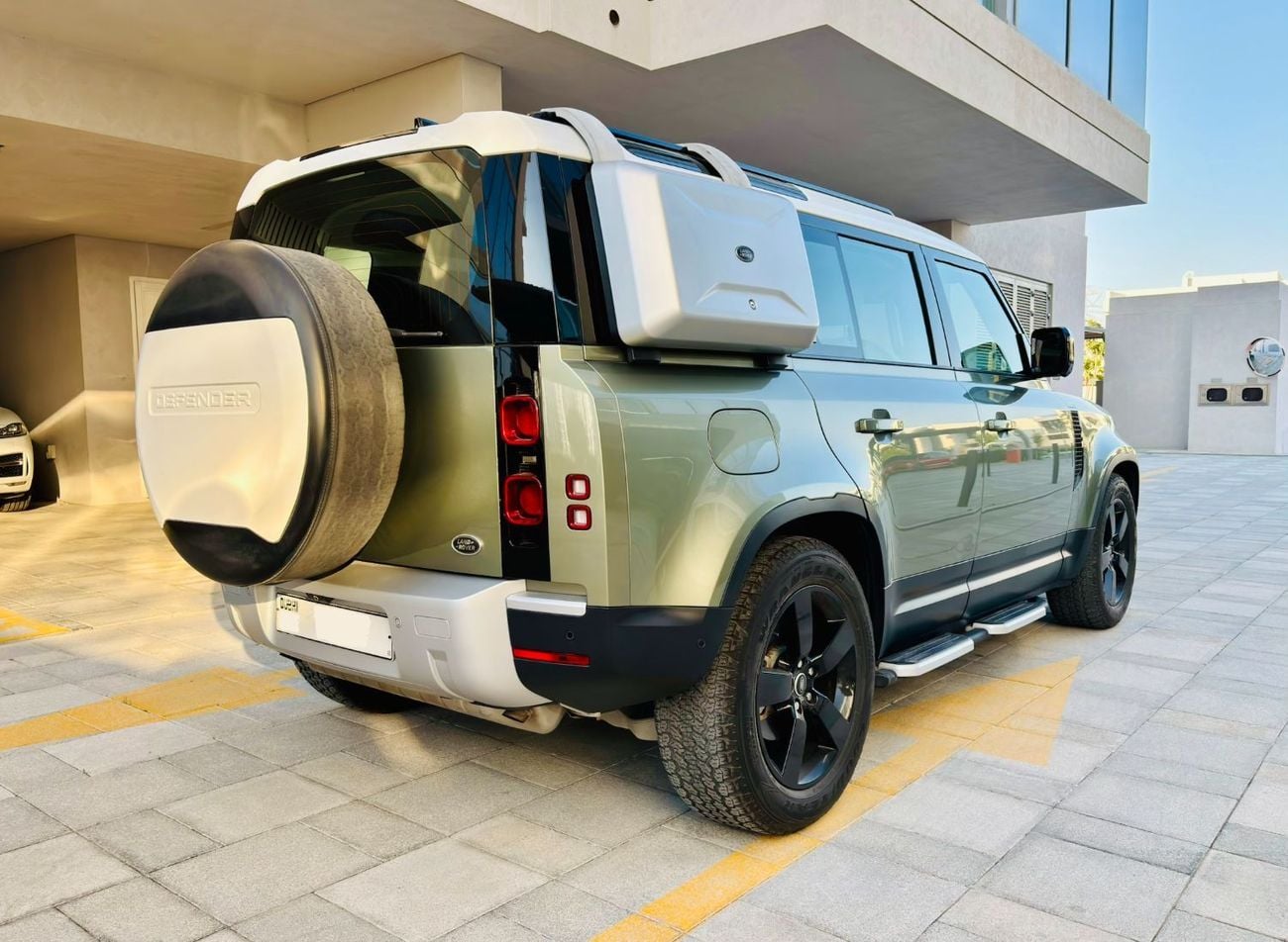 لاند روفر ديفندر P300 110 2.0L (5 Seater)