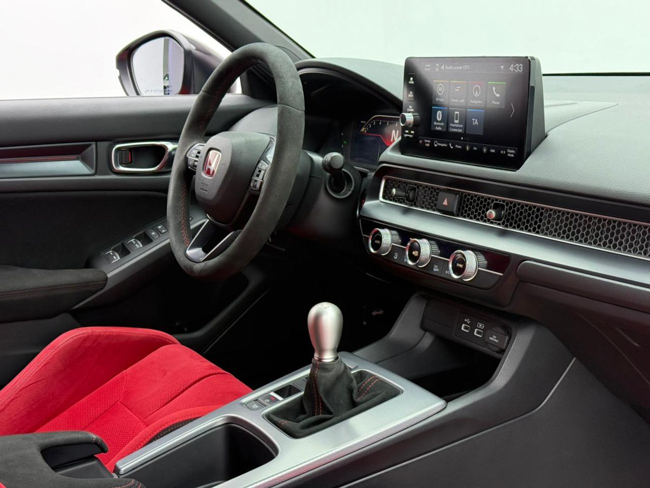 هوندا سيفيك تايب آر 2.0L MT 2023 Honda Civic Type R ,Honda Warranty+Service Contract ,Full Honda Service history ,GCC