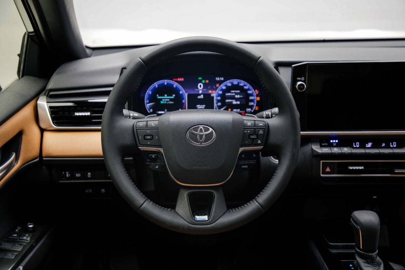 Toyota Camry GLE 2.5L - NETURAL BLACK INSIDE TAN | EXPORT ONLY