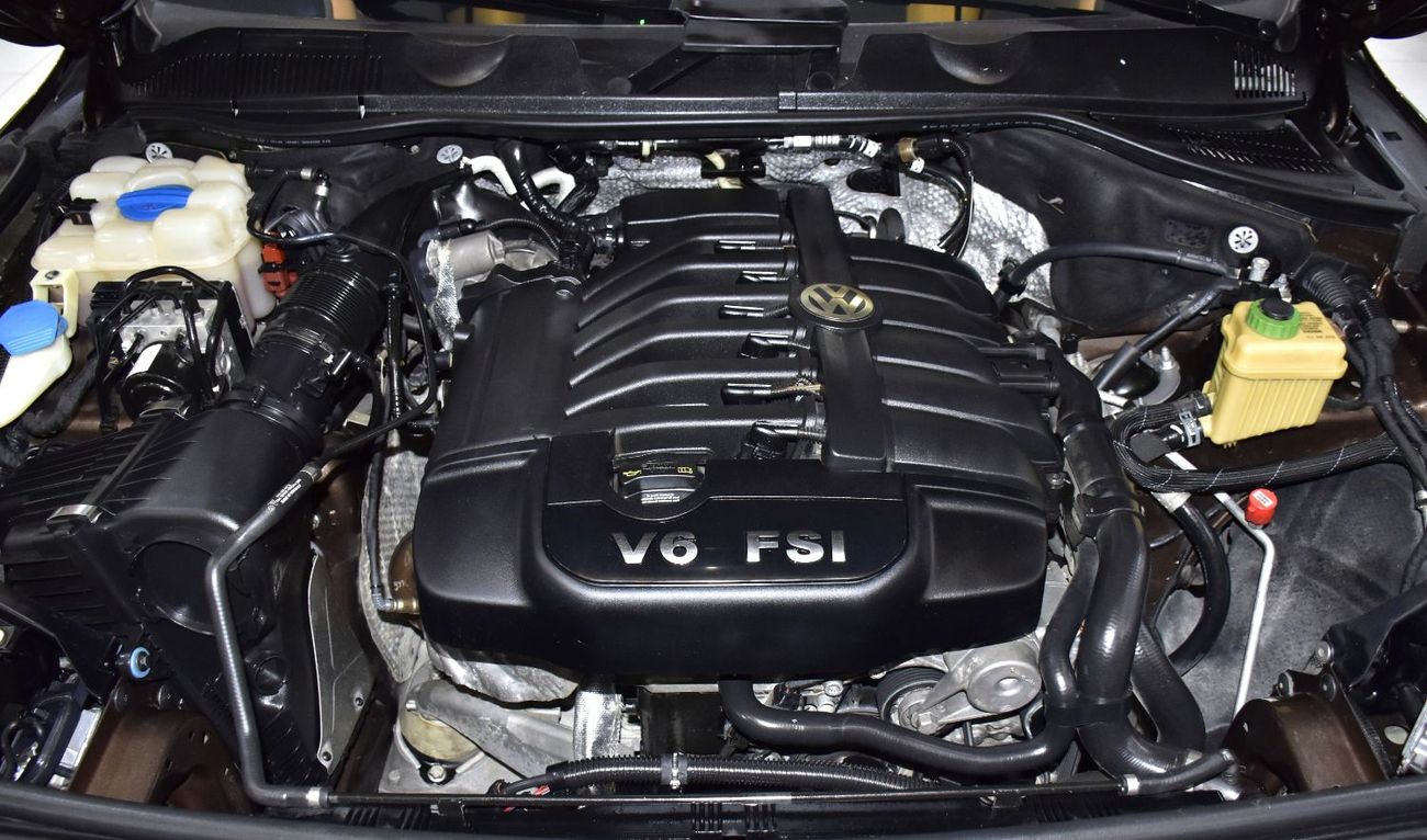 Volkswagen Touareg SEL EXCELLENT DEAL for our Volkswagen Touareg ( 2015 Model ) in Brown Color GCC Specs