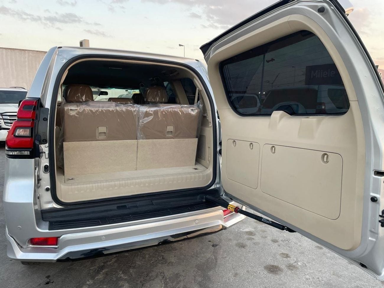 Toyota Prado GXR 2.7L (164 HP) 4WD (7 Seater)