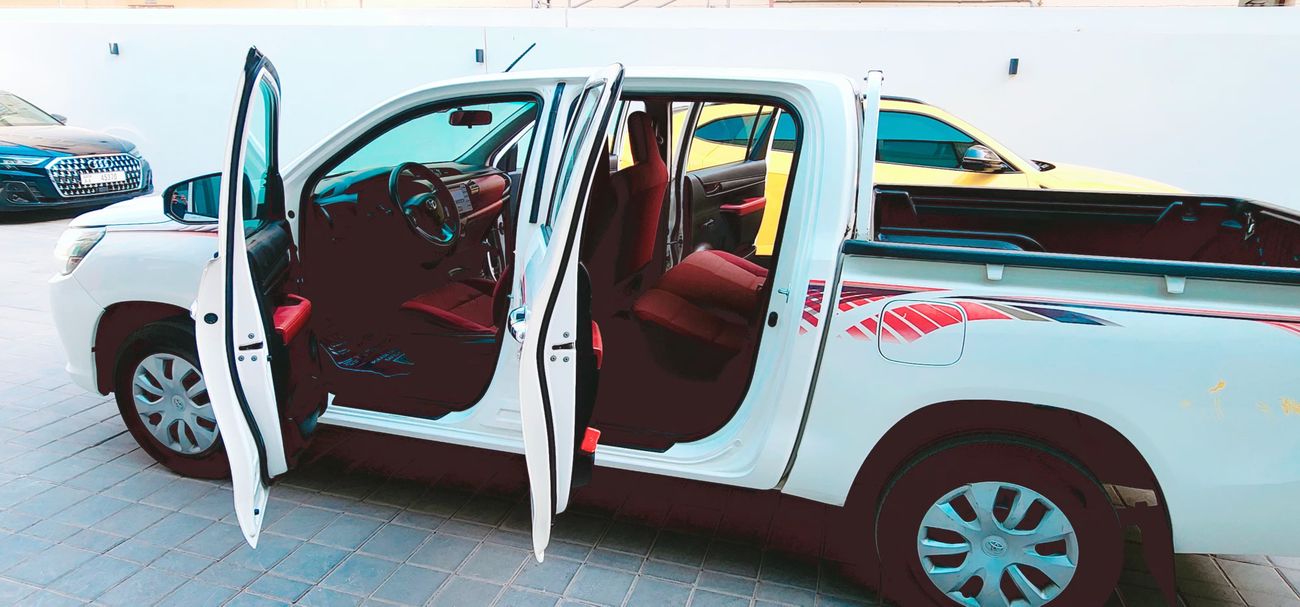 تويوتا هيلوكس GL 2.7L Double Cab Utility RWD