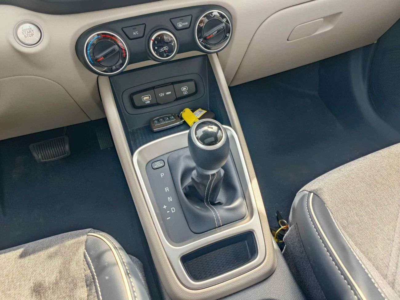 هيونداي فنيو QXI Premier Plus Turbo, 1.0L V4, Alloy Wheels, Sunroof (CODE # VEN10AF)