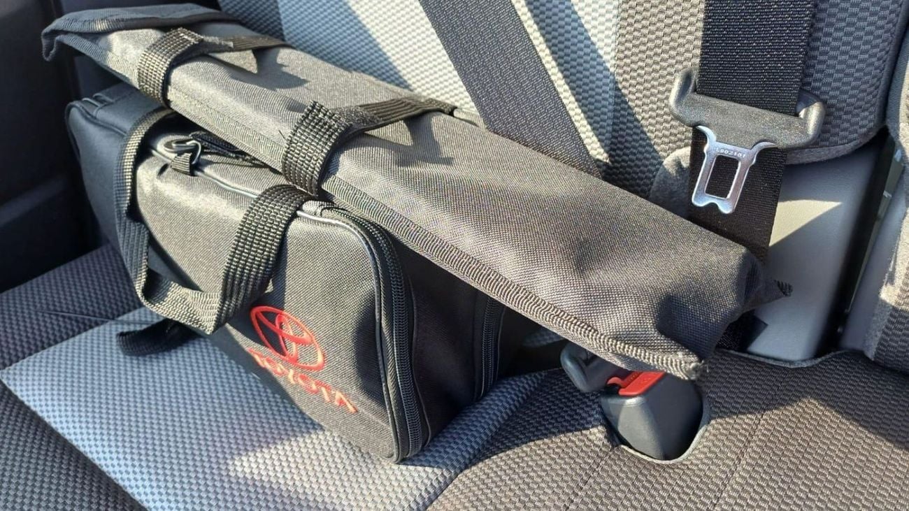 Toyota Hiace Van High Roof 2.8L (174 HP) M/T