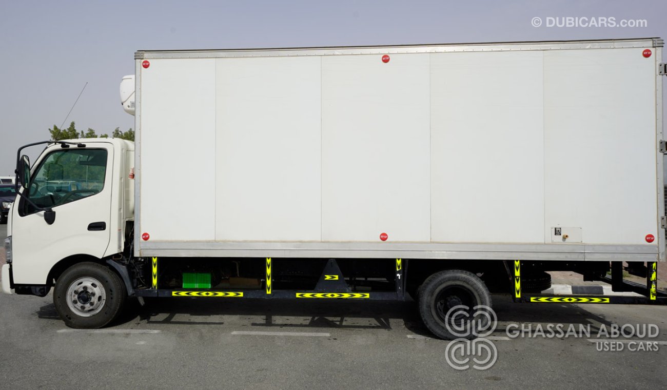 Hino 300 with refrigerated box for sale in good condition(Code : 4368)