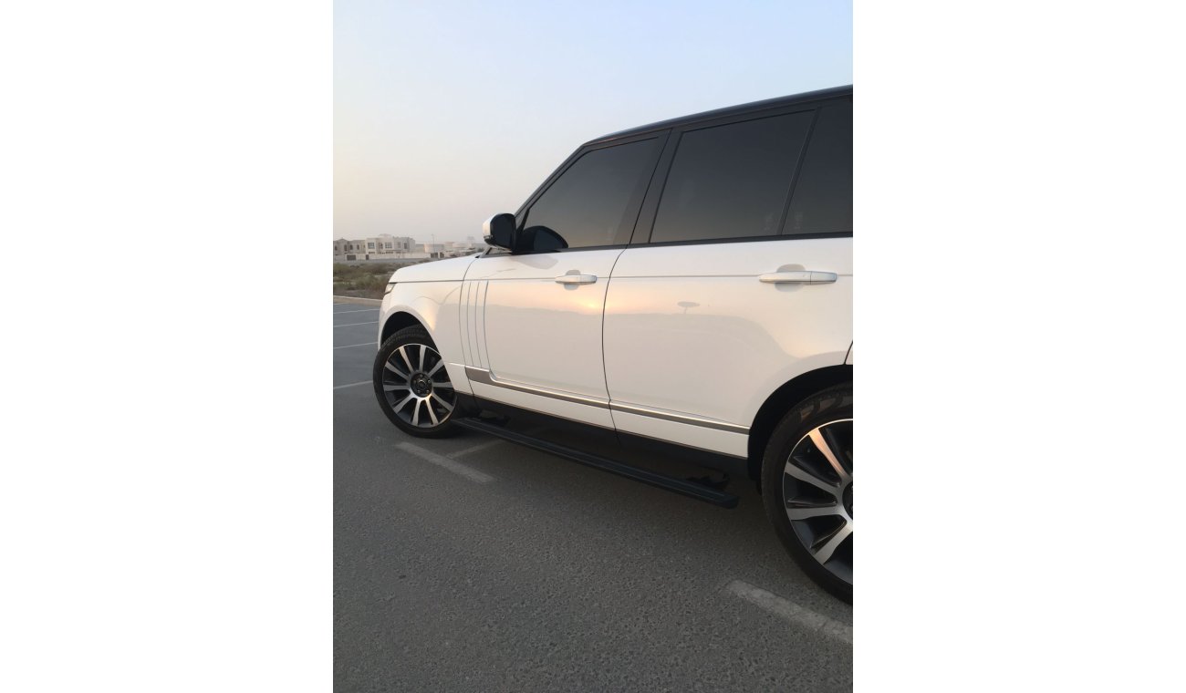 Land Rover Range Rover Vogue SE Supercharged 5.0L 8 Cylinder