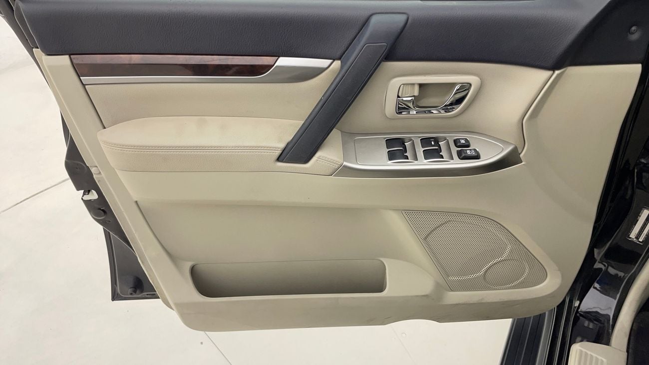 ميتسوبيشي باجيرو GLS MID 3.8 | بدون دفعة مقدمة | اختبار القيادة في المنزل