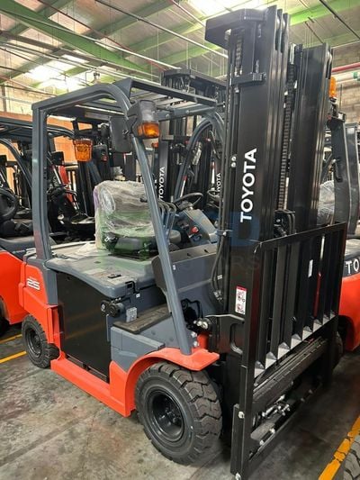 تويوتا فورك ليفت Forklift TOYOTA 2.5 TON 3 STAGE ELECTRIC 4 WHEELS FORKLIFT MODEL 8FBN25. (Export Only)