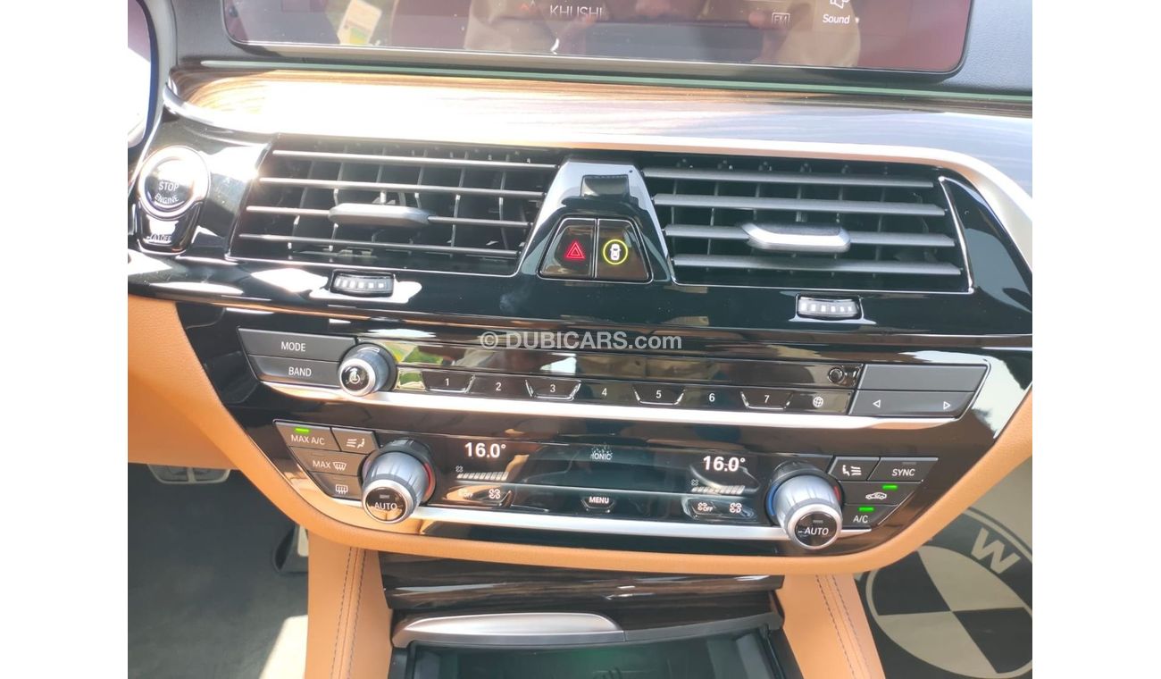 بي أم دبليو 530i لاكجري M سبورت باكج