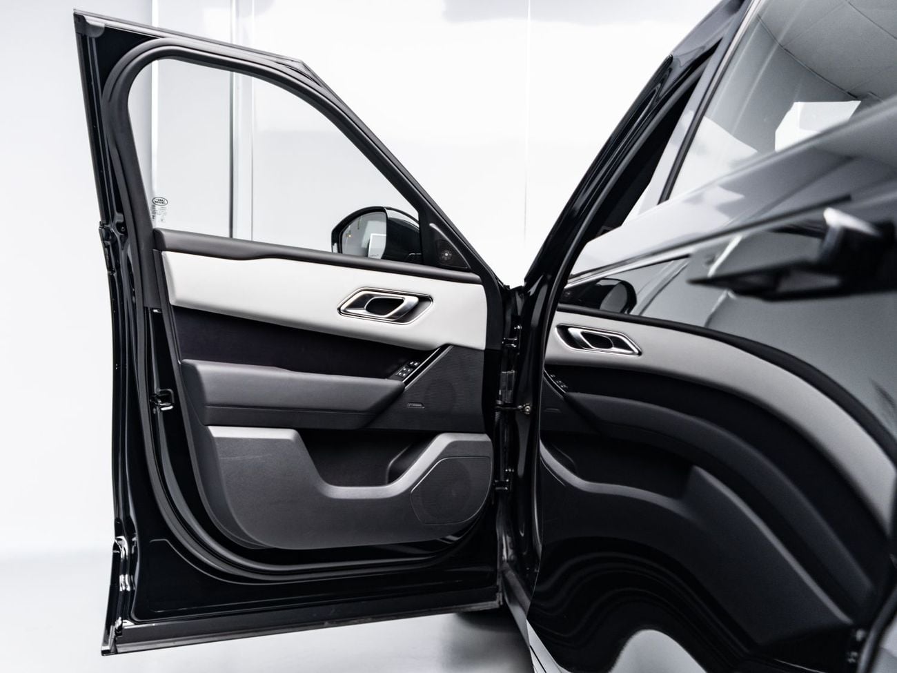 لاند روفر رينج روفر فيلار R-DYNAMIC S BUY NOW, PAY 2027 | THE BLACKLINE STANDARD | 2031 Land Rover Warranty & Service Contract
