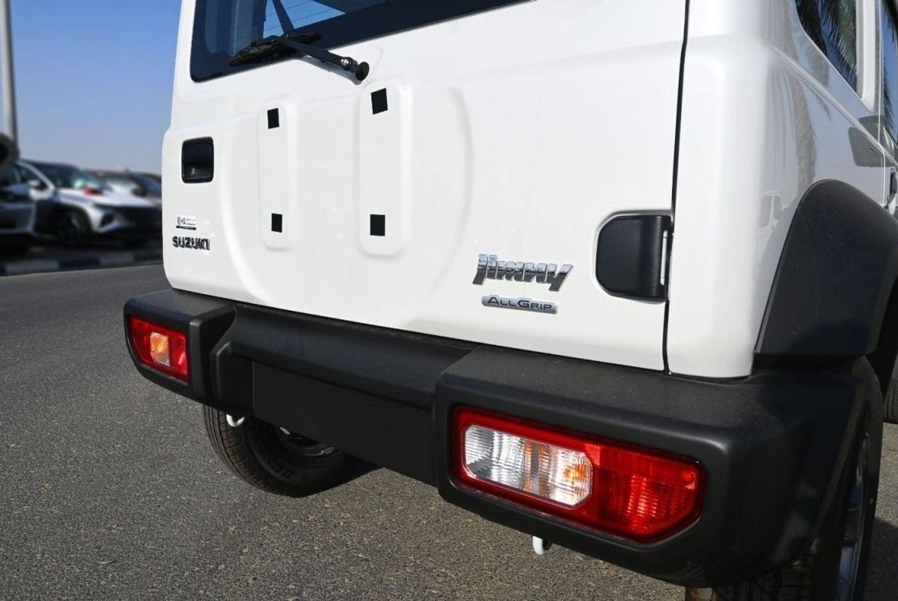 سوزوكي جيمني سوزوكي جيمني موديل 2024 بنزين 1.5 لتر ناقل الحركة يدوي ابيض من الخارج اسود من الداخل