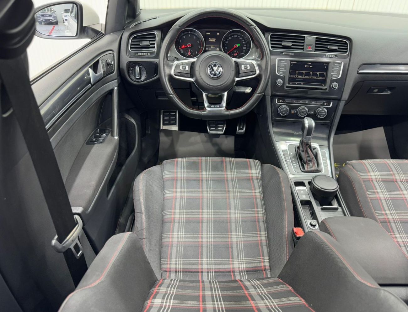 فولكس واجن جولف GTI 2016 Volkswagen Golf GTI, Service History, Excellent Condition, GCC