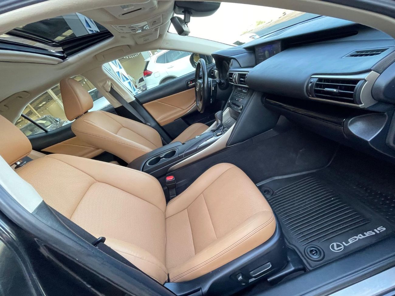 Lexus IS350 F-Sport Platinum IS 3.5L 3500 cc / F-Sport Kit / Only 25000 Miles / 1290 AED MONTHLY