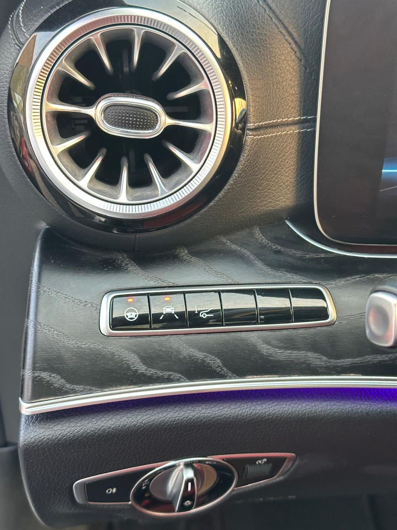 مرسيدس بنز E300 كوبي Mercedes E300_GCC_2019_Excellent Condition _Full option