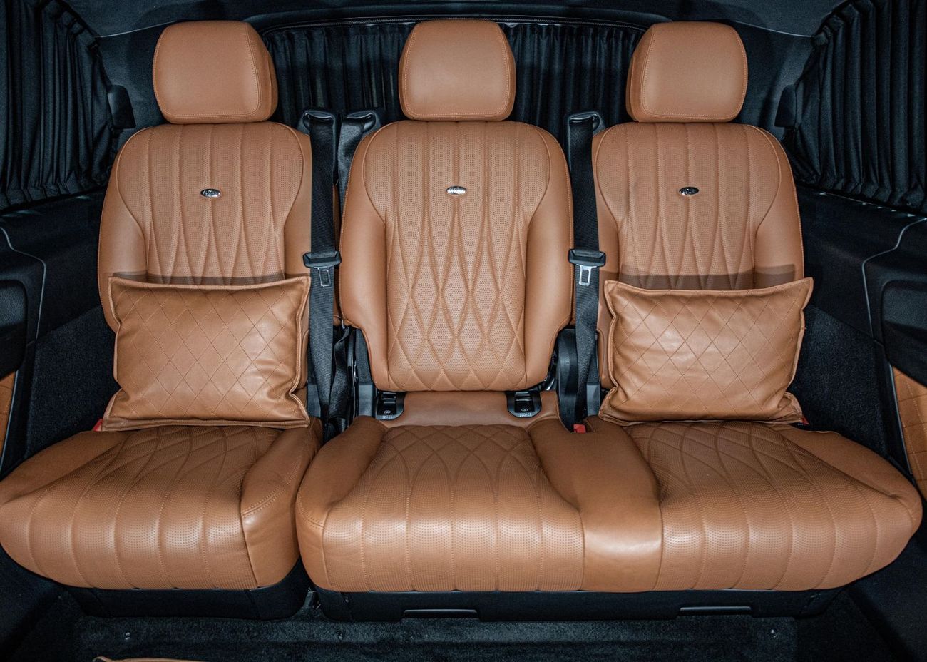 Mercedes-Benz V 250 4,295x60 • 20% DP • 2023 Mercedes V-Class V250 Falcon Edition 2.0 211 BHP • Mercedes Service Contrac