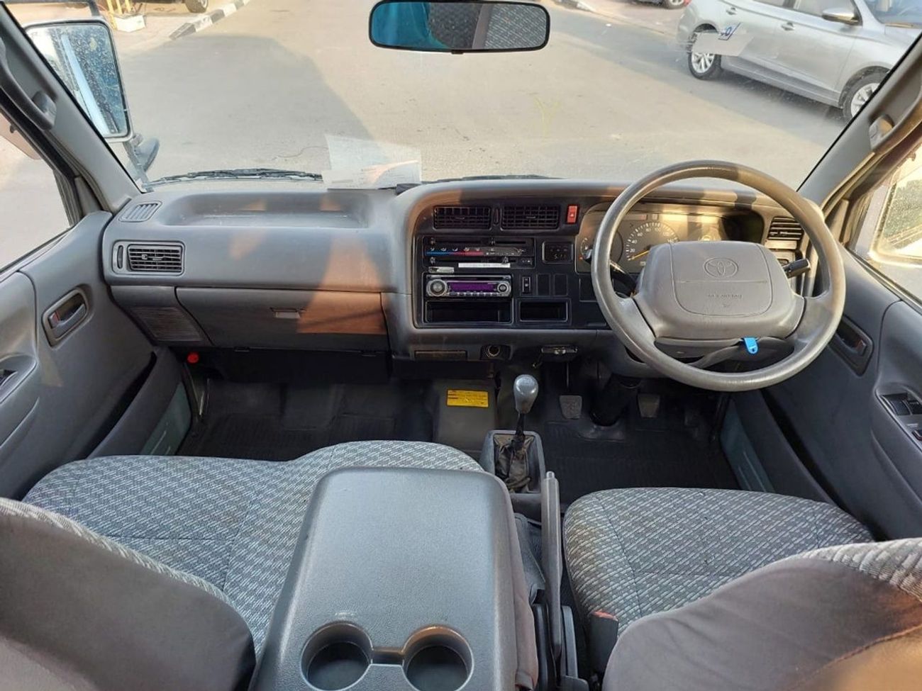 Toyota Hiace TOYOTA HIACE VAN RHD 2001 MODEL 2.0 L PETROL MANUAL(PM04631)