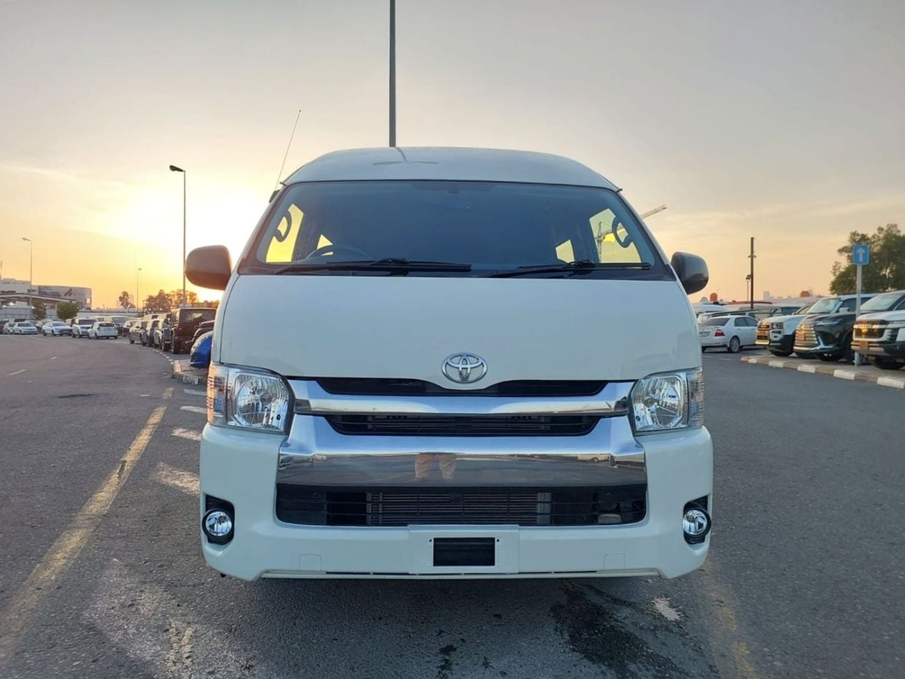 تويوتا هاياس TOYOTA HIACE COMMUTER VAN RHD 2017 MODEL 3.0 L DIESEL AUTOMATIC(PM33049)