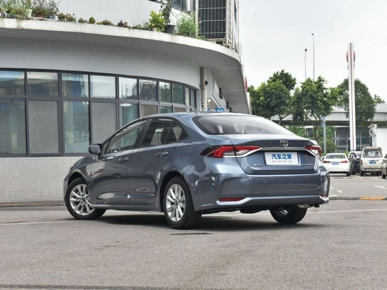 تويوتا كورولا Toyota Corolla Hybrid 1.8
