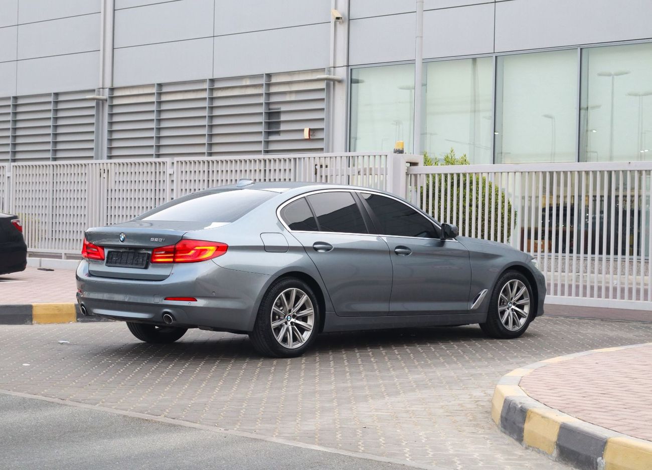 BMW 520i Std 2.0L