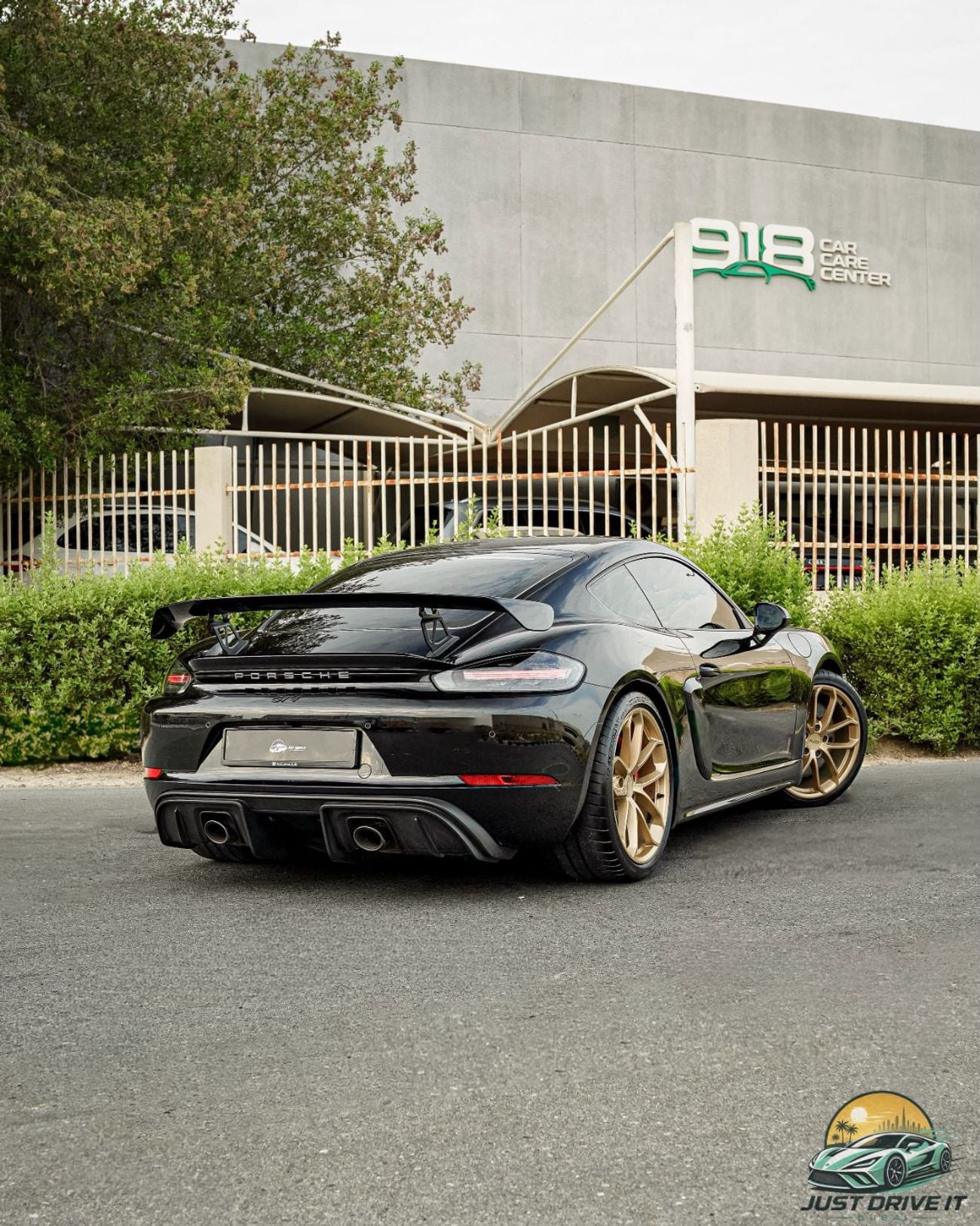 Porsche 718 Cayman GT4