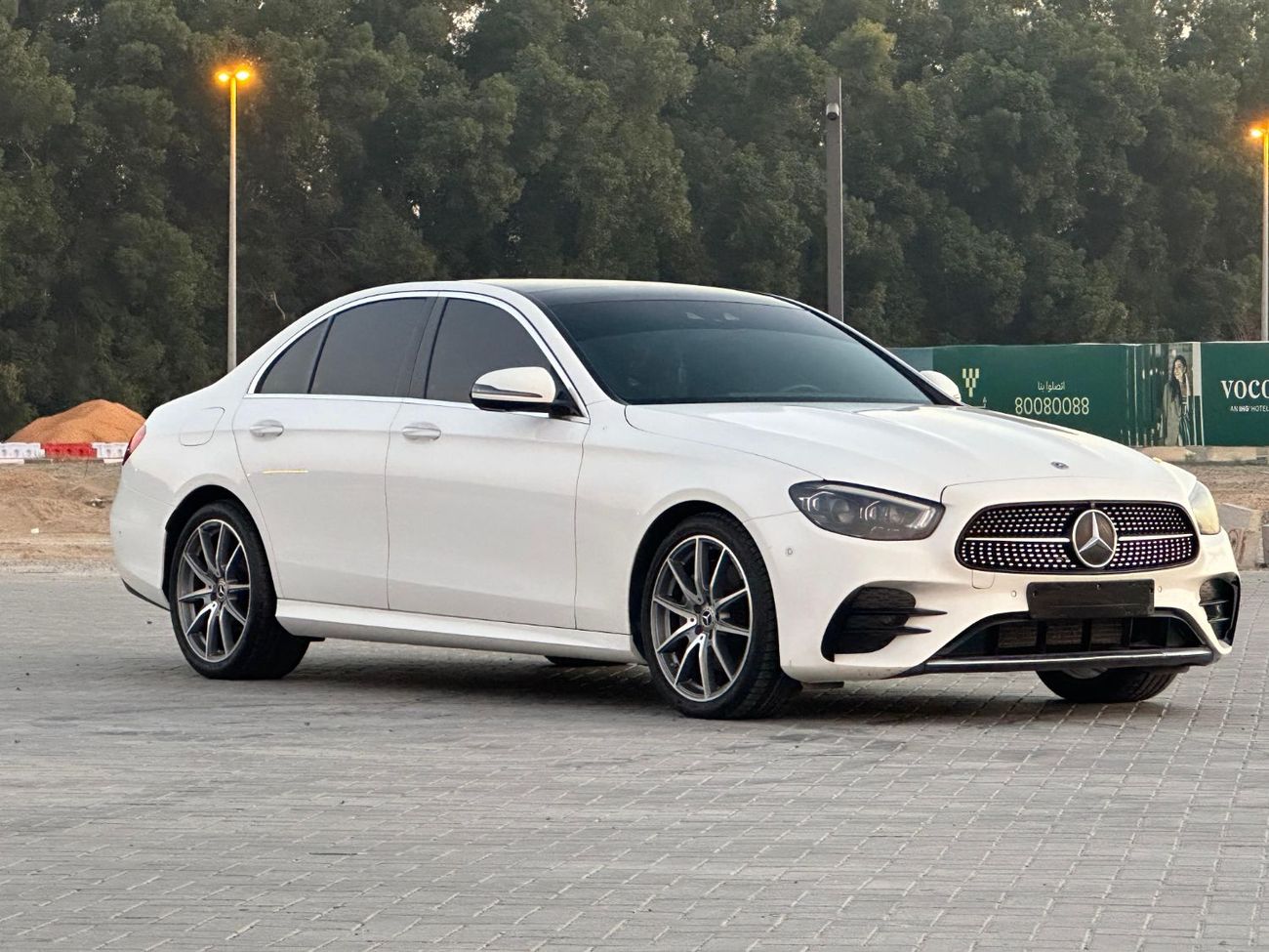 Mercedes-Benz E300 Premium + 2.0L