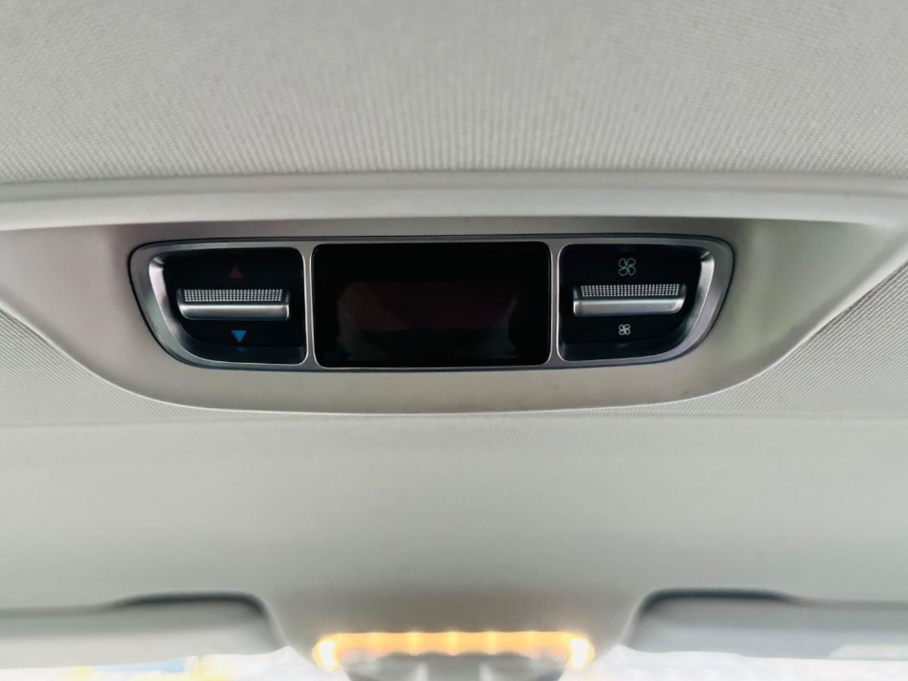 مرسيدس بنز V 250 موديل 2019 خليجي حاله ممتازه من الداخل والخارج صبغ الوكاله مالك واحد من الوكاله