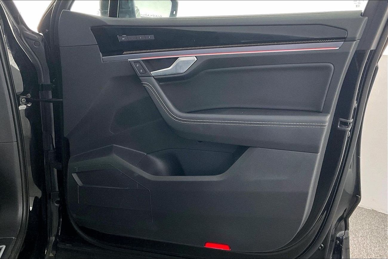 فولكس واجن طوارق R-Line | National Day Celebration | شامل الضمان | 0 ﺪﻔﻋﺓ ﺃﻮﻟﻯ