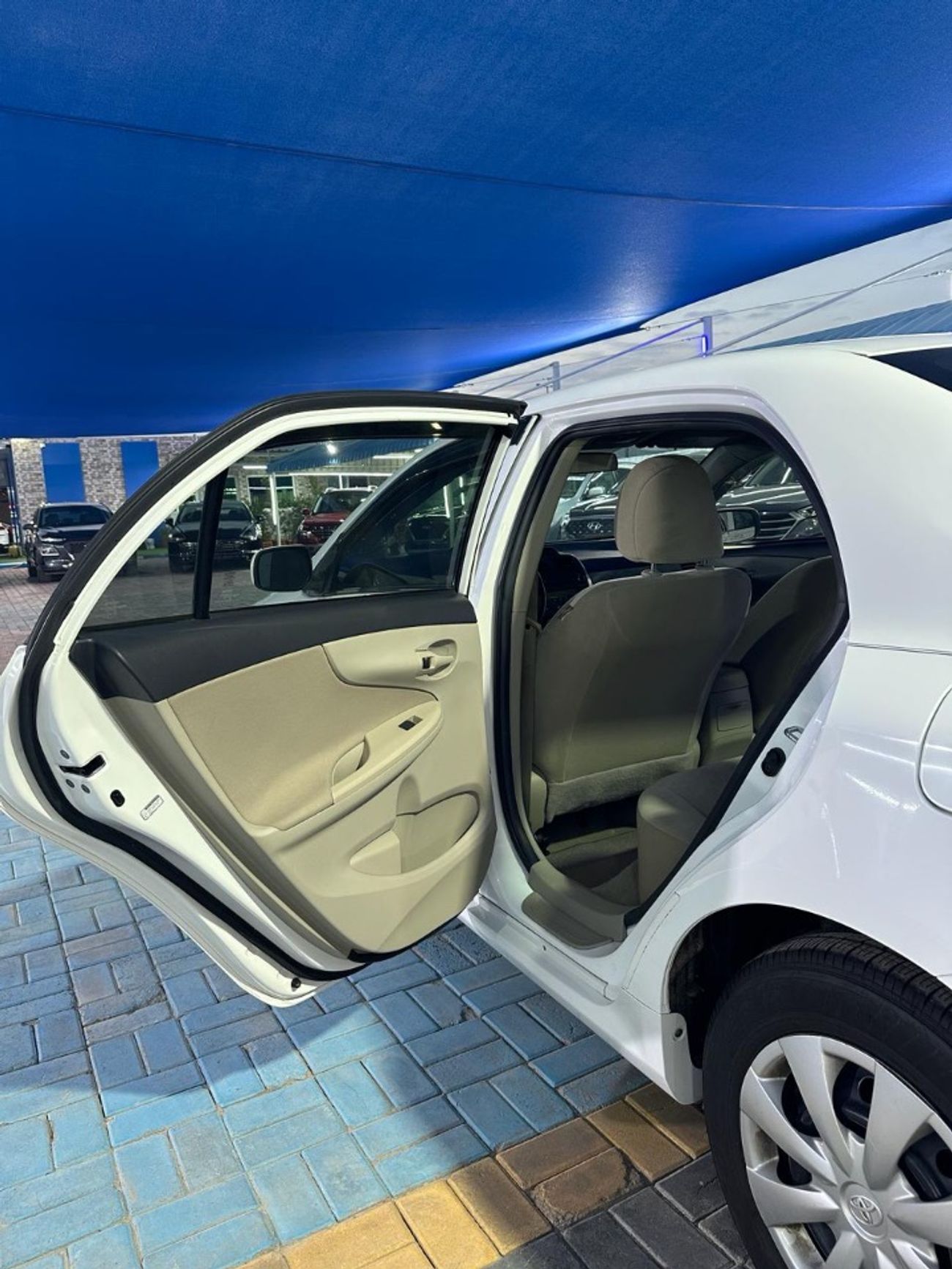 Toyota Corolla This car is in perfect condition, 2013, with an engine capacity of 1.8 and a manual transmission.