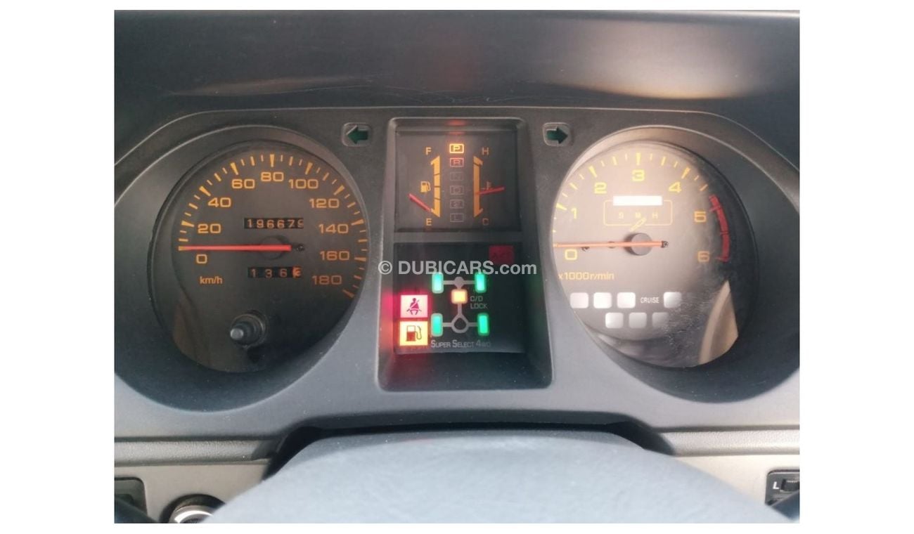 Mitsubishi Pajero MITSUBISHI PAJERO RIGHT HAND DRIVE (PM940)