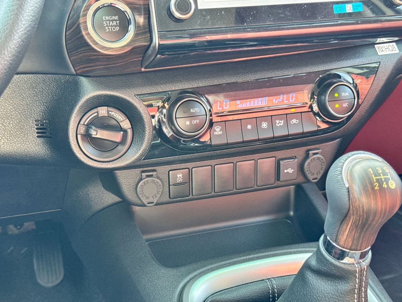 تويوتا هيلوكس TOYOTA HILUX DC 4X4 2.7L M/T FULL PUSH WOOD CRUISE BSM CAM