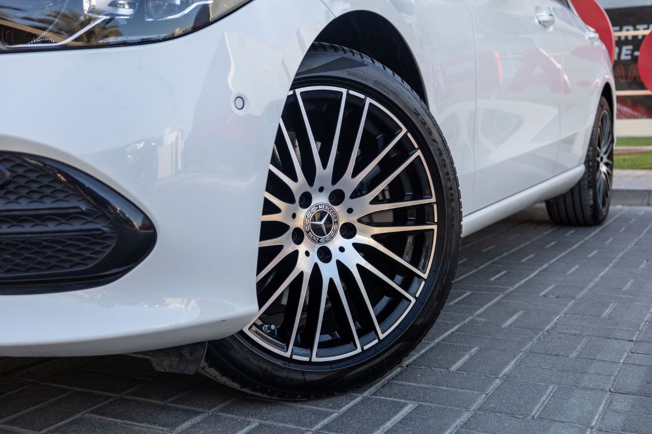 Mercedes-Benz C 200 Premium 2.0L