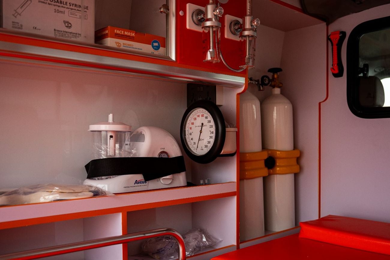 Toyota Land Cruiser Toyota Land Cruiser 78LC78 4.0L V6 Hardtop Ambulance manual