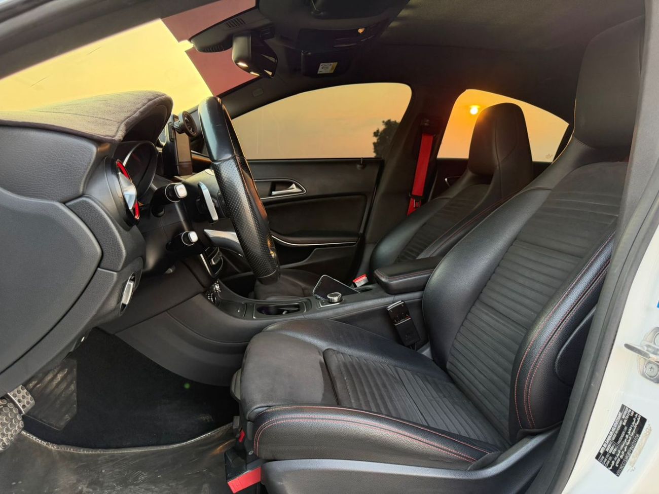 مرسيدس بنز CLA 250 Premium 2.0L