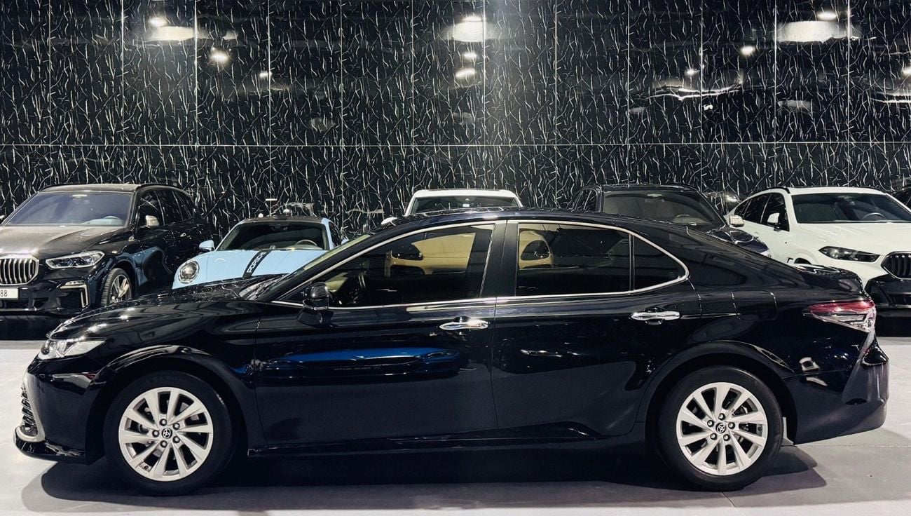 Toyota Camry SE 2.5L (204 HP)