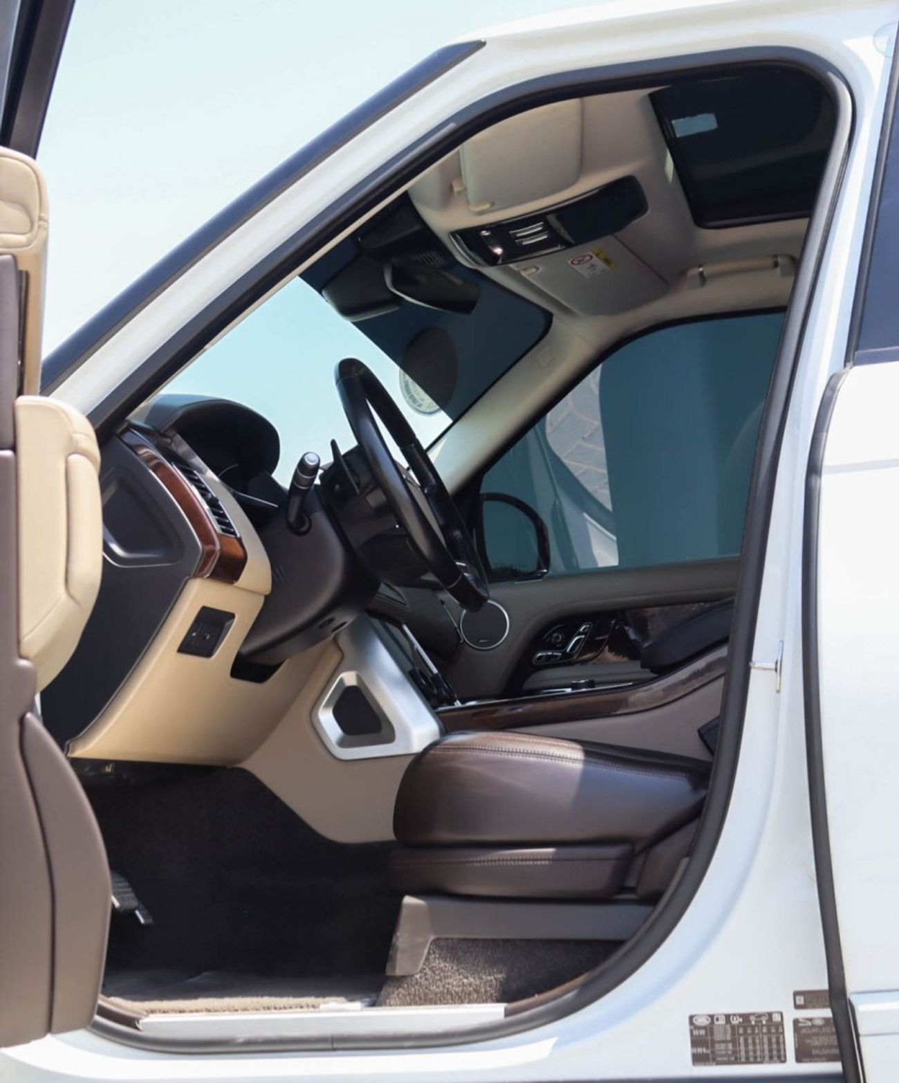 Land Rover Range Rover Vogue SE 5.0L Range Rover GCC 2018, 5.0L 8V, Vogue SE Supercharged , Original Paint, Accident-Free 4