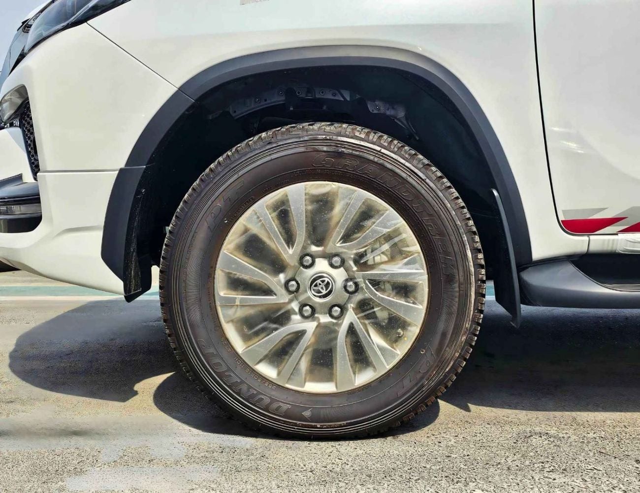 Toyota Fortuner SR5 ADVENTURE / 4.0L V6 PETROL / FRONT PWR SEATS / PUSH START / DIFF LOCK AUTO A/C (CODE # F6HA)